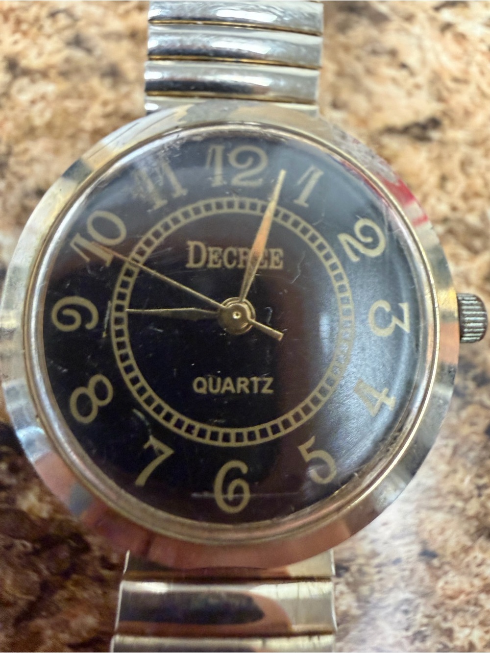Decree DG3161 Quartz Watch Black Dial Large Numbers Silver Tone Stretch Band